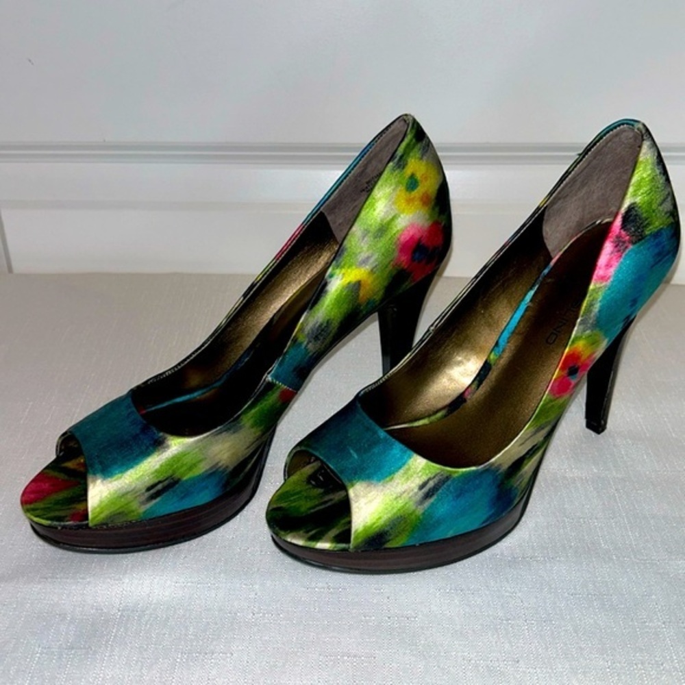 Bandolino Size 6 -BD7 Jamara Satin Watercolor Open Toe High Heel Stiletto